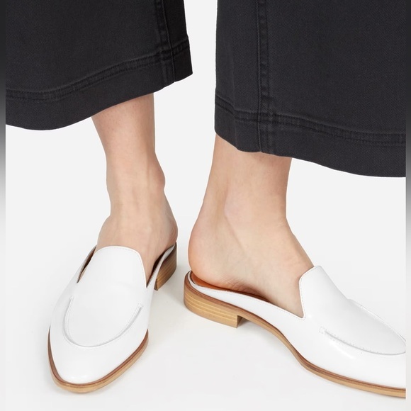 Everlane Shoes - Everlane modern classic leather loafer mule in white with camel accents size 6.5